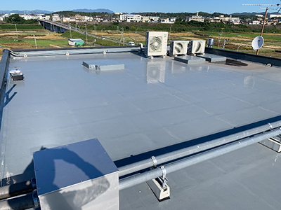 遮熱シート施工作業の様子